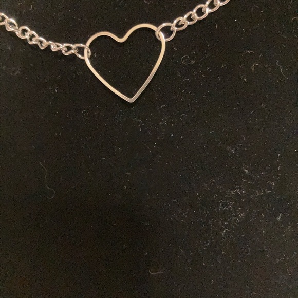 Silver open heart choker, Y2K, heart choker, 90s choker, simple heart necklace - Picture 3 of 9